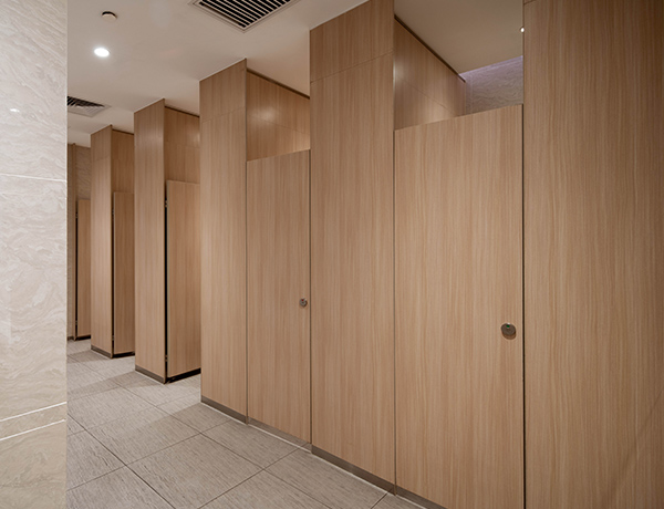 Partisi Toilet Laminasi Kompak